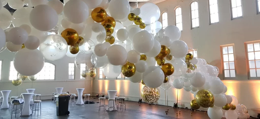 How a Balloon Decoration Service Can Wow Your Guests!